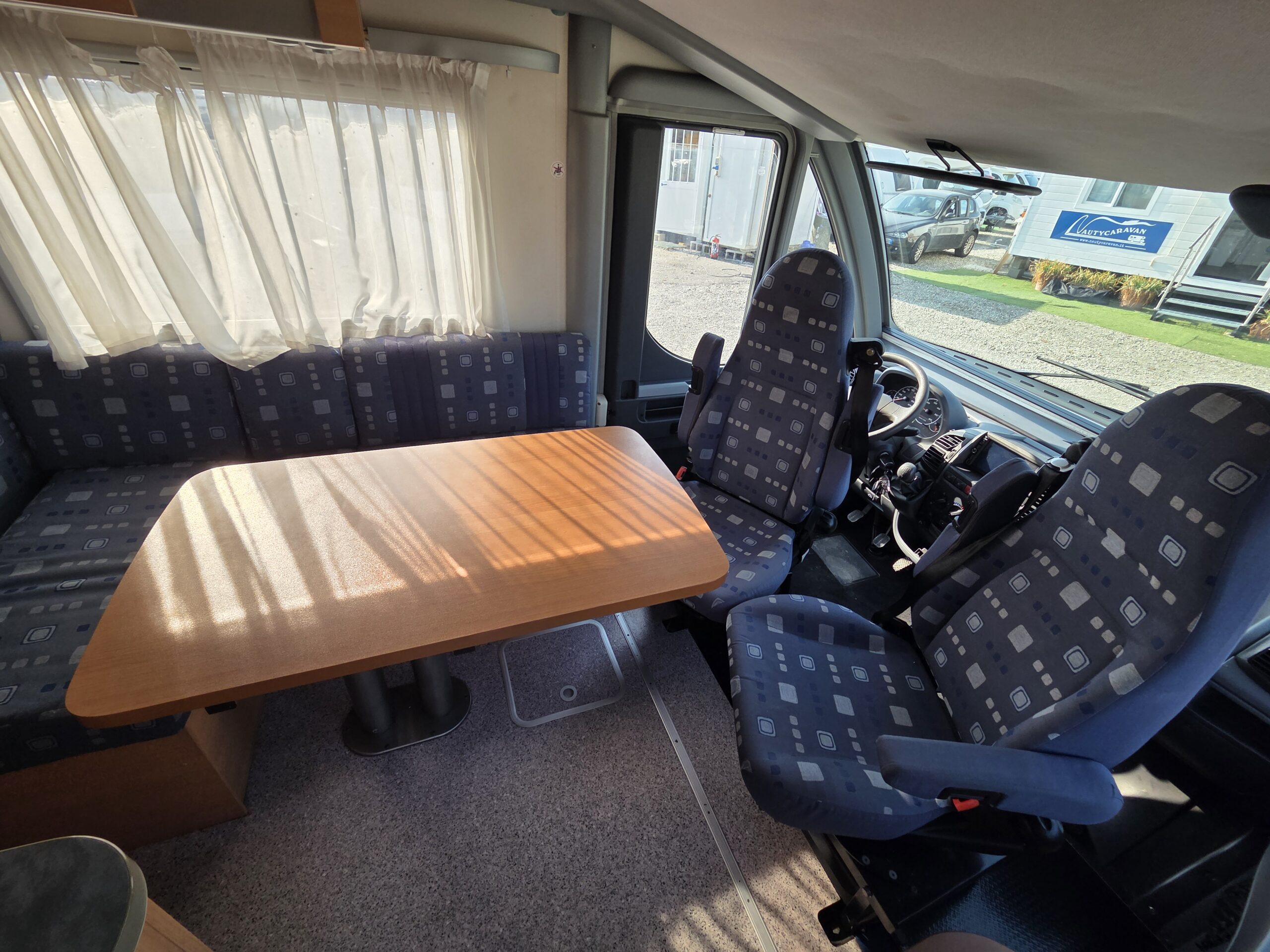 Knaus Sunliner Con Garage Enorme Doppio Pavimento