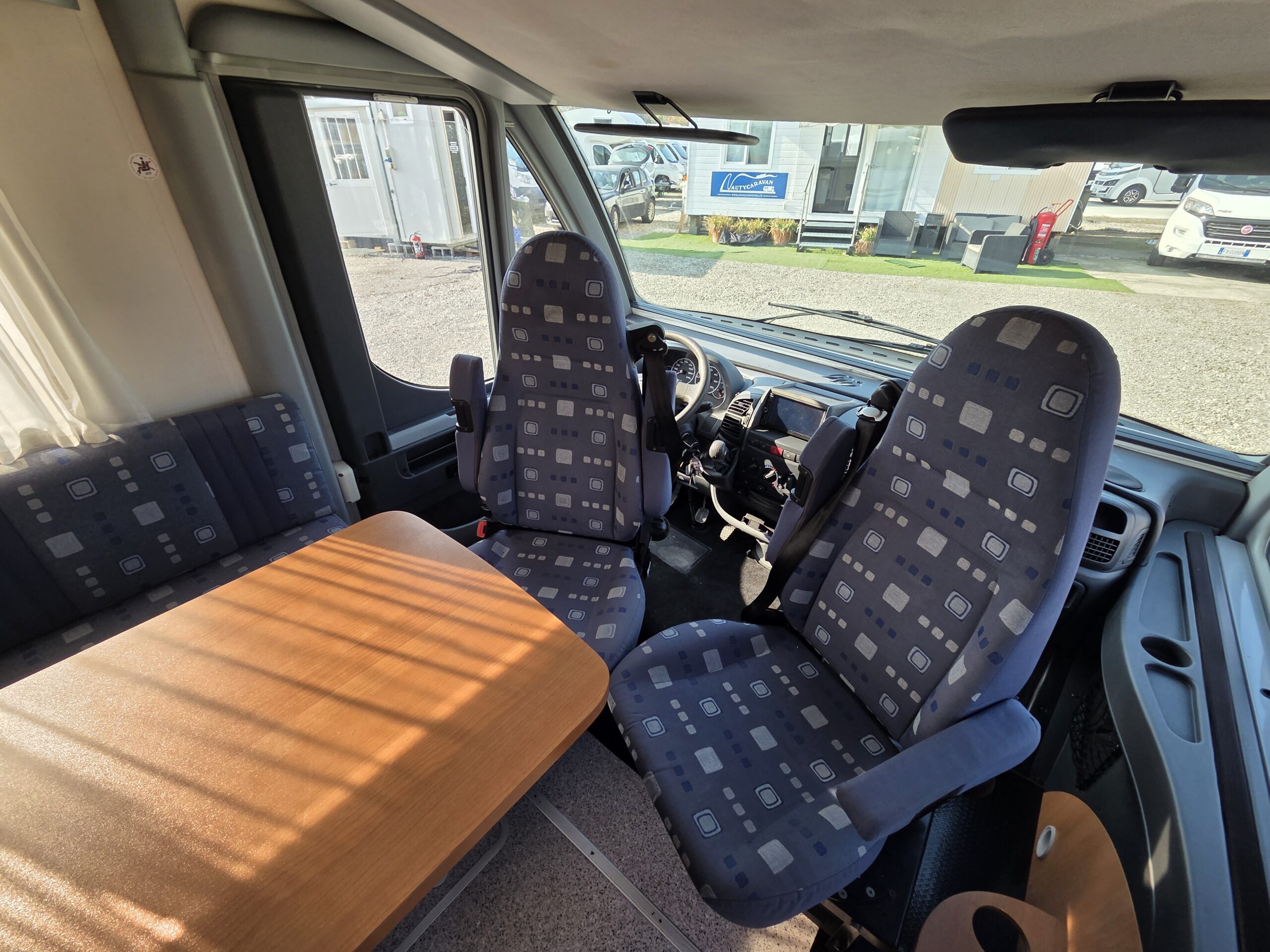 Knaus Sunliner Con Garage Enorme Doppio Pavimento