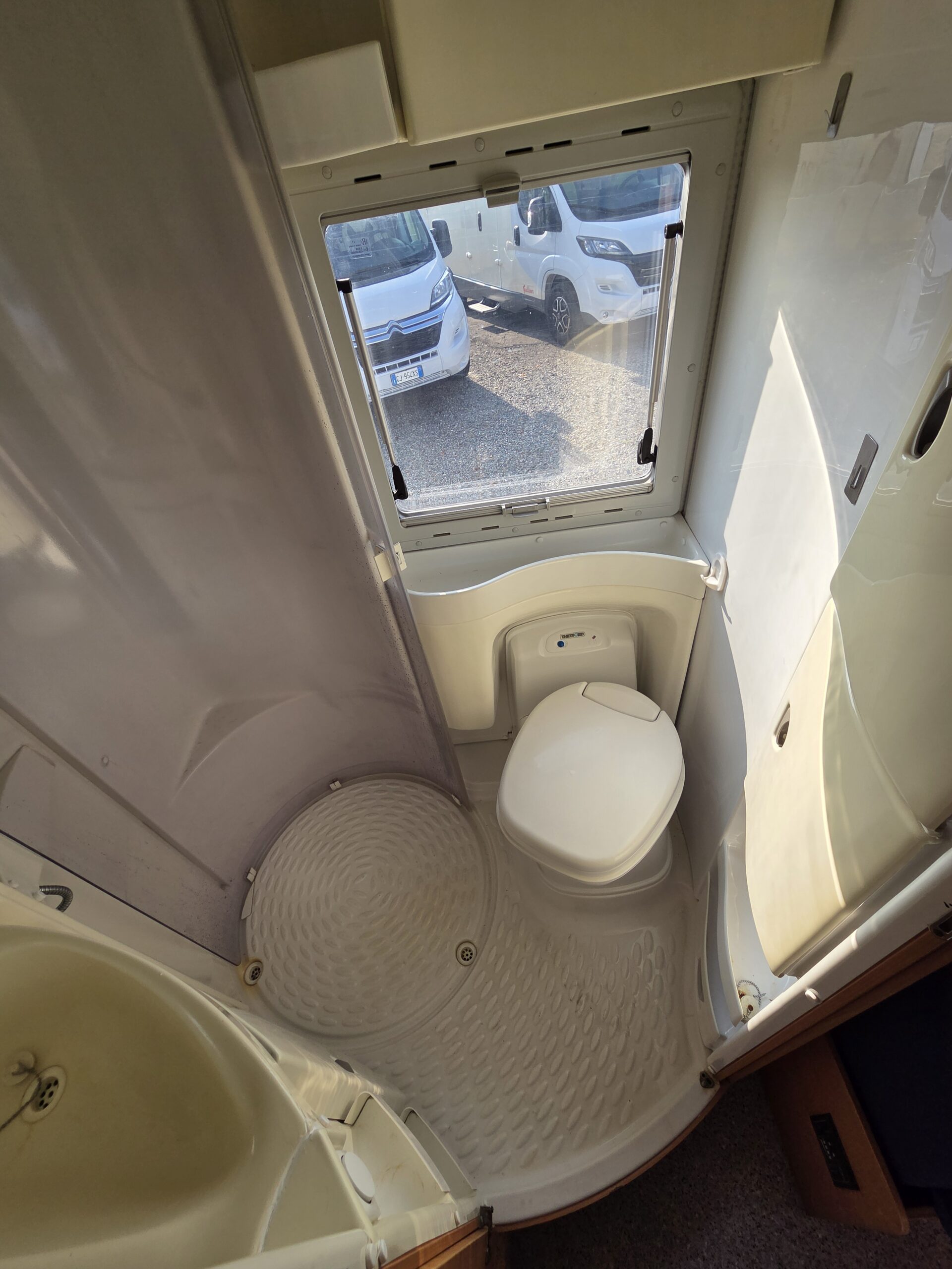 Knaus Sunliner Con Garage Enorme Doppio Pavimento