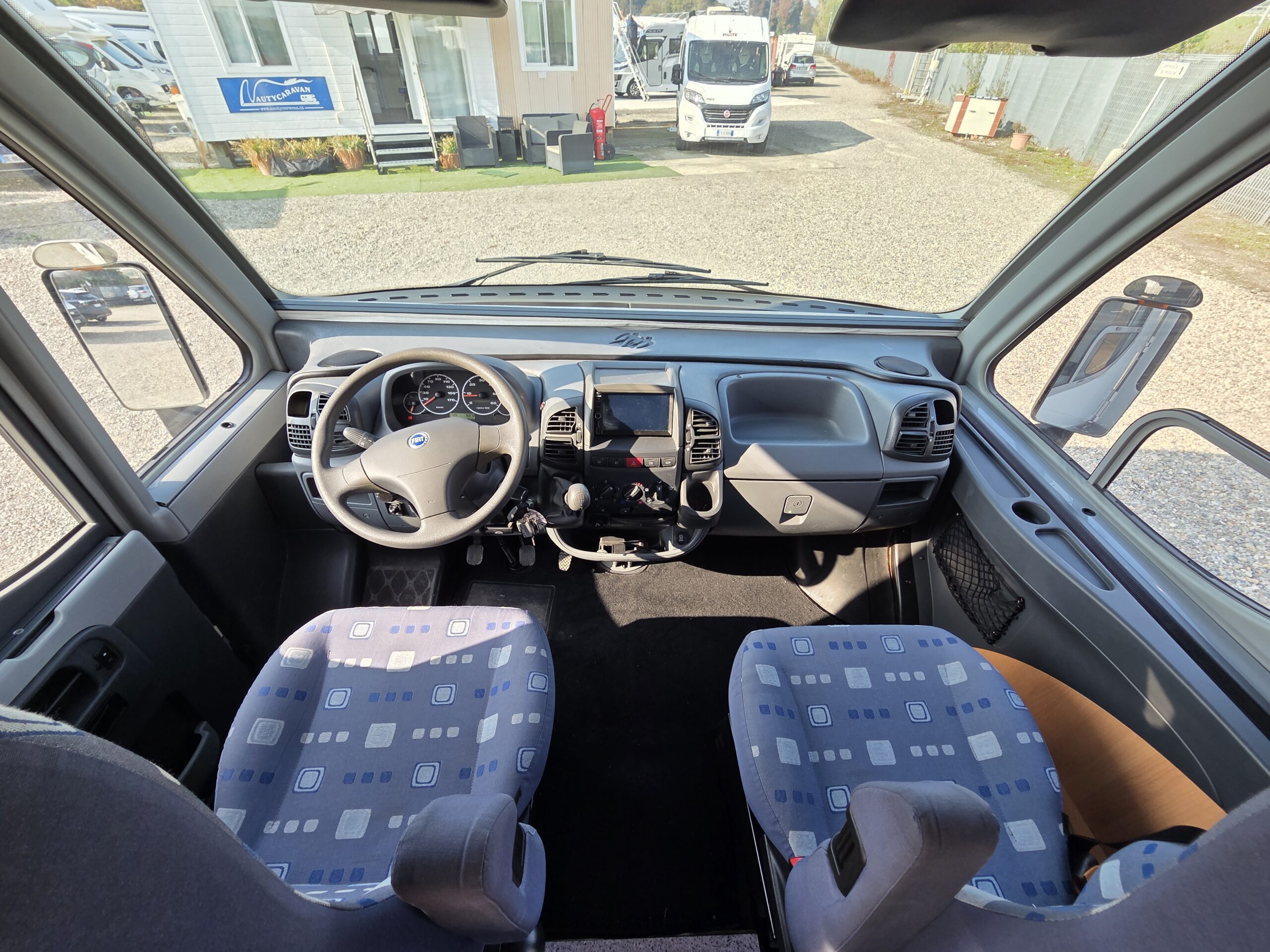 Knaus Sunliner Con Garage Enorme Doppio Pavimento